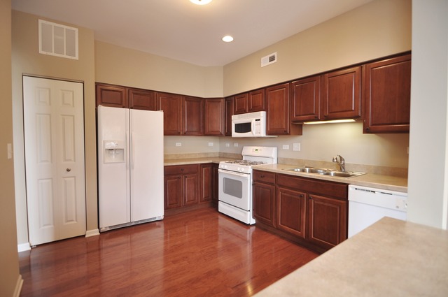 2379 Georgetown Cir, Aurora, IL 60503 photo 4