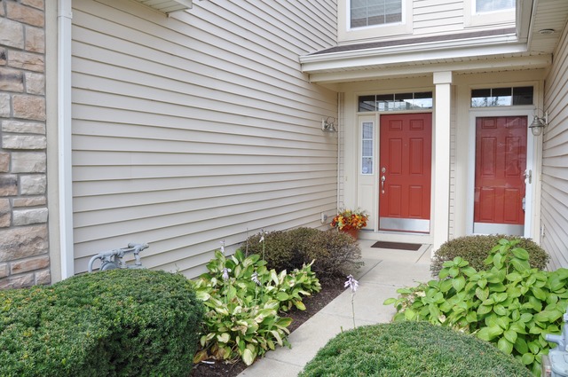 2379 Georgetown Cir, Aurora, IL 60503 photo 2