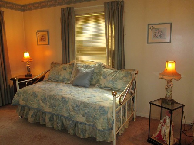 448 Hubbard Ave, Elgin, IL 60123 photo 8