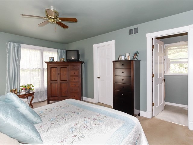 370 N Worth Ave, Elgin, IL 60123 photo 13