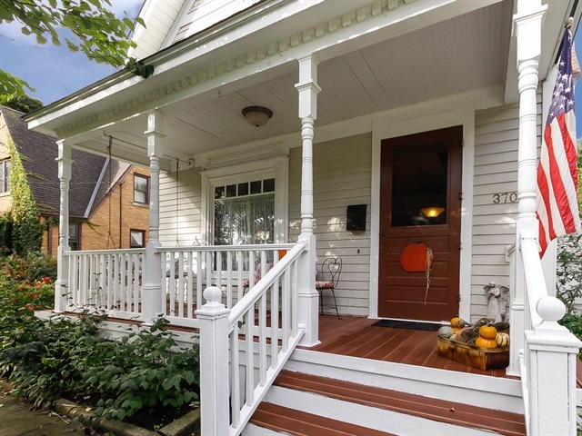370 N Worth Ave, Elgin, IL 60123 photo 2
