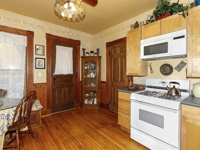 370 N Worth Ave, Elgin, IL 60123 photo 10