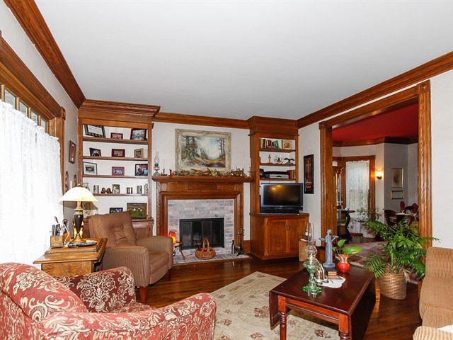 370 N Worth Ave, Elgin, IL 60123 photo 4