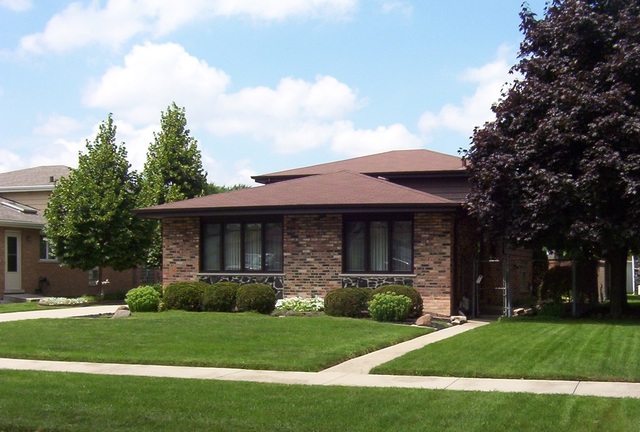 7716 W 82nd St, Bridgeview, IL 60455 photo 2