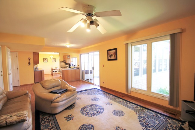 580 W Paddock Dr, Wheeling, IL 60090 photo 11