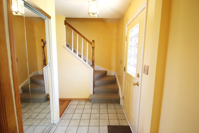 580 W Paddock Dr, Wheeling, IL 60090 photo 3