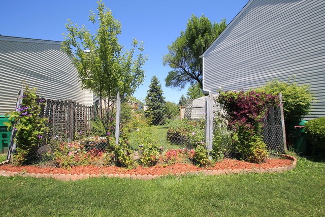 580 W Paddock Dr, Wheeling, IL 60090 photo 2