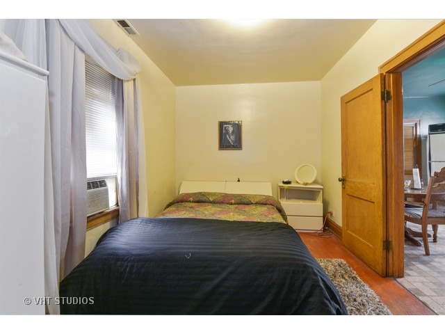 7039 S Artesian Ave, Chicago, IL 60629 photo 8