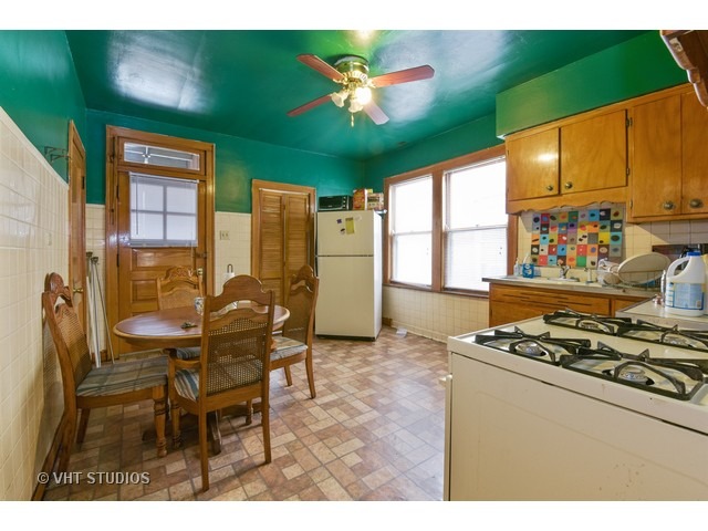 7039 S Artesian Ave, Chicago, IL 60629 photo 5