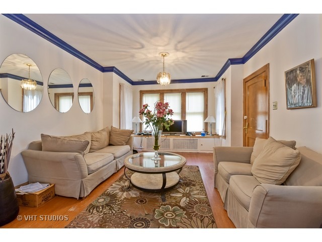 7039 S Artesian Ave, Chicago, IL 60629 photo 3