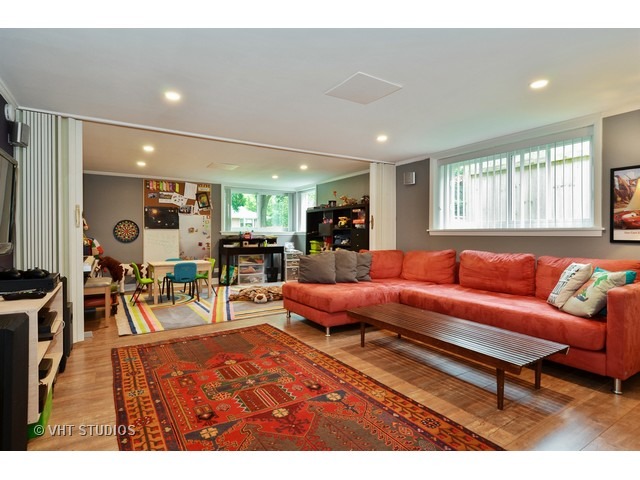 9246 Forestview Rd, Evanston, IL 60203 photo 5
