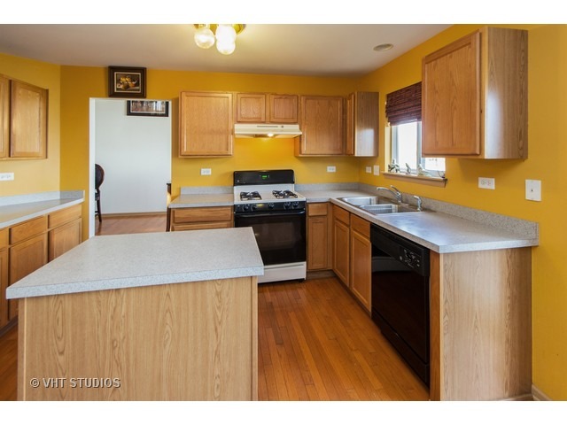 2900 Bliss Ct, Plainfield, IL 60586 photo 4