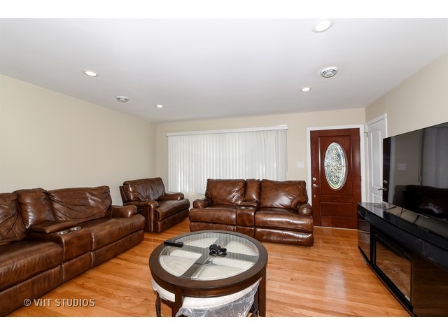 7716 W 81st St, Bridgeview, IL 60455 photo 2