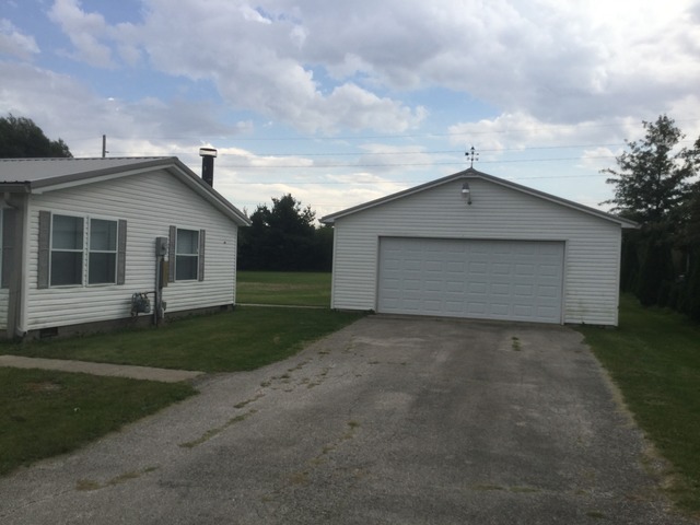 106 W Cottage St, Sheldon, IL 60966 photo 2