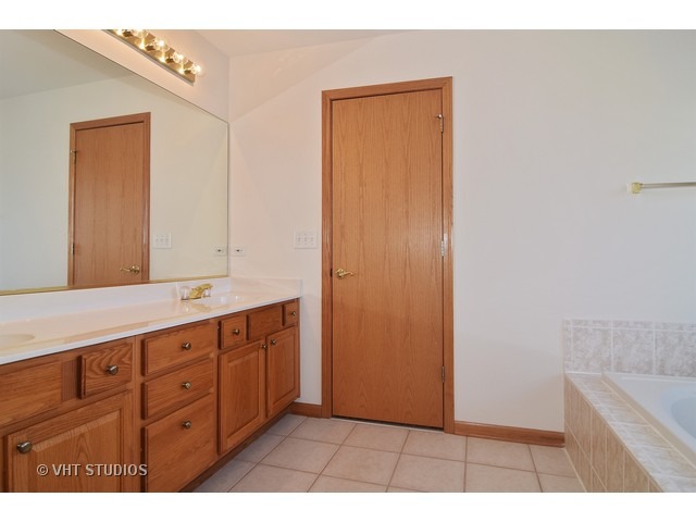 771 Castleton Ct, Carol Stream, IL 60188 photo 9