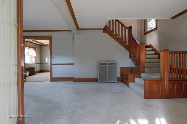 800 Saint John St, Elgin, IL 60120 photo 3
