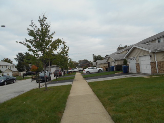 2629 E Martha Pl, Burnham, IL 60633 photo 3