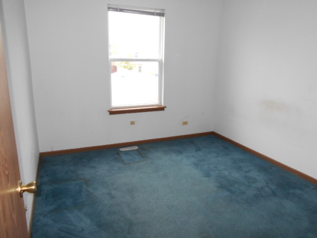 2629 E Martha Pl, Burnham, IL 60633 photo 11
