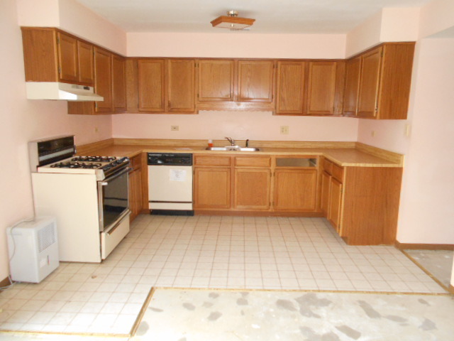 2629 E Martha Pl, Burnham, IL 60633 photo 6
