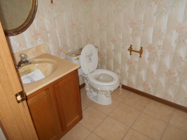 2629 E Martha Pl, Burnham, IL 60633 photo 9