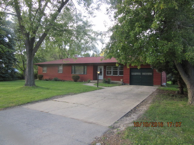 900 E 1st St, Lockport, IL 60441 photo 3