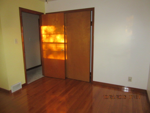 900 E 1st St, Lockport, IL 60441 photo 9
