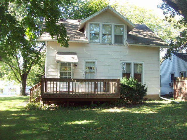 209 S 2nd St, Walnut, IL 61376 photo 3