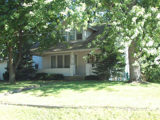 209 S 2nd St, Walnut, IL 61376 photo 2
