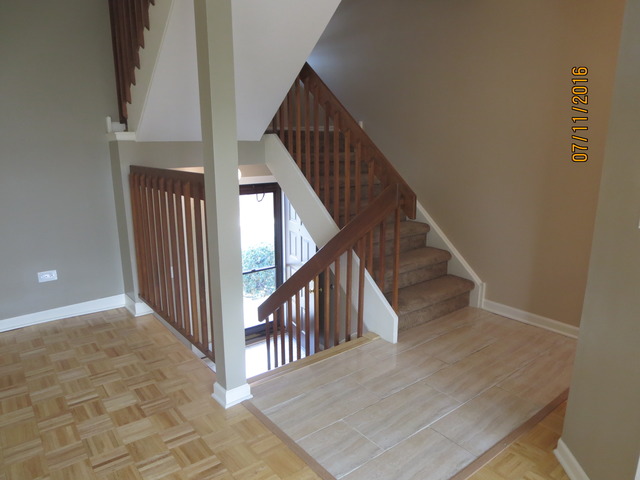 9010 Abbey Ln, Des Plaines, IL 60016 photo 2