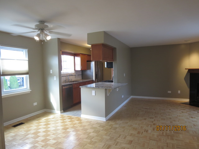 9010 Abbey Ln, Des Plaines, IL 60016 photo 4