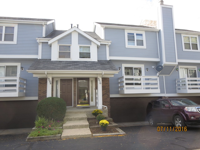 9010 Abbey Ln, Des Plaines, IL 60016 photo 1