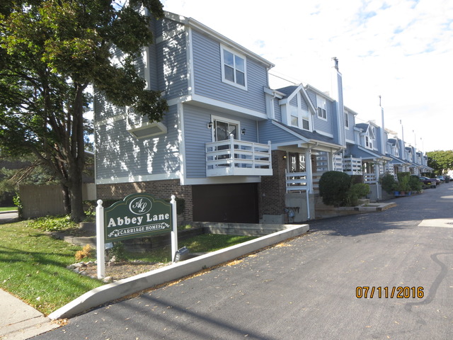 9010 Abbey Ln, Des Plaines, IL 60016 photo 17