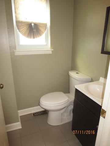 9010 Abbey Ln, Des Plaines, IL 60016 photo 10