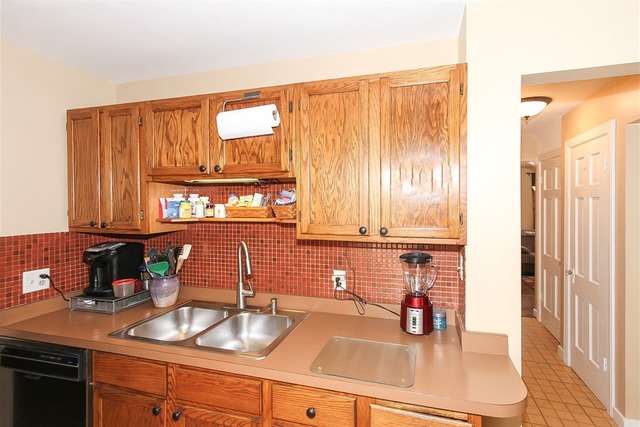 549 Orchard Ct, Des Plaines, IL 60016 photo 9