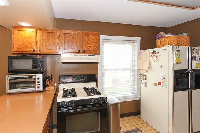 549 Orchard Ct, Des Plaines, IL 60016 photo 8
