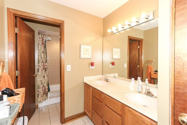 549 Orchard Ct, Des Plaines, IL 60016 photo 19