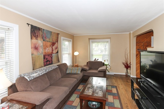 549 Orchard Ct, Des Plaines, IL 60016 photo 5