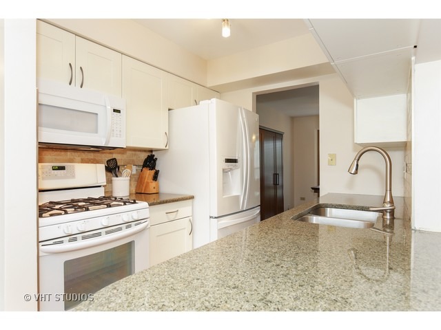 4551 Olmstead Dr, Hoffman Estates, IL 60192 photo 3