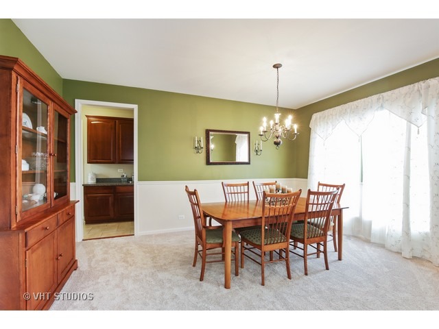 11 Benton Ct, Algonquin, IL 60102 photo 4