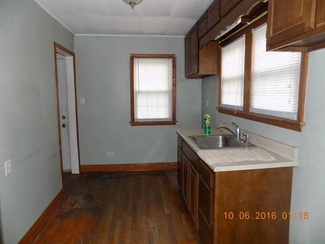 37 W 37th St, Steger, IL 60475 photo 2