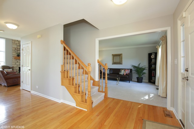 2109 Bent Tree Dr, Geneva, IL 60134 photo 2