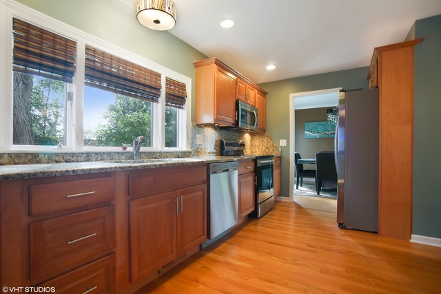765 E Devon Ave, Roselle, IL 60172 photo 4
