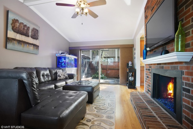 765 E Devon Ave, Roselle, IL 60172 photo 2