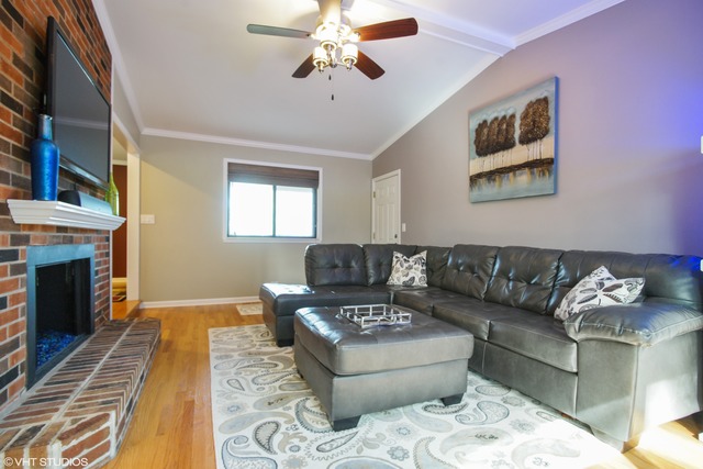 765 E Devon Ave, Roselle, IL 60172 photo 3