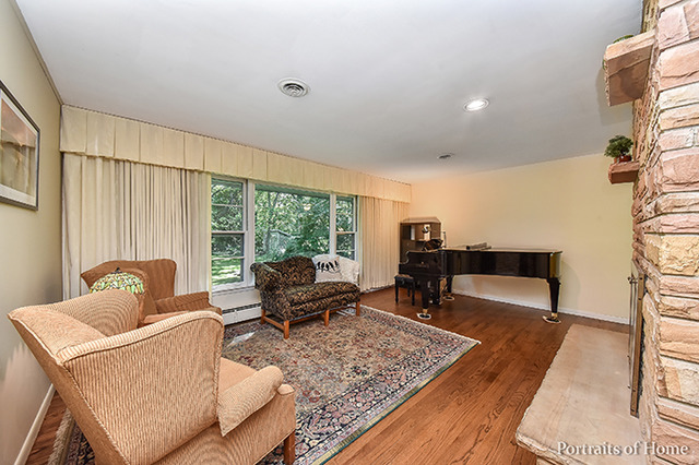 1152 E Chicago Ave, Naperville, IL 60540 photo 6