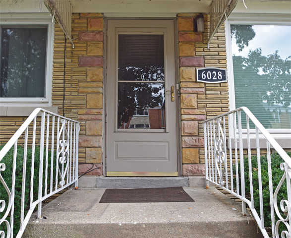 6028 N Artesian Ave, Chicago, IL 60659 photo 2