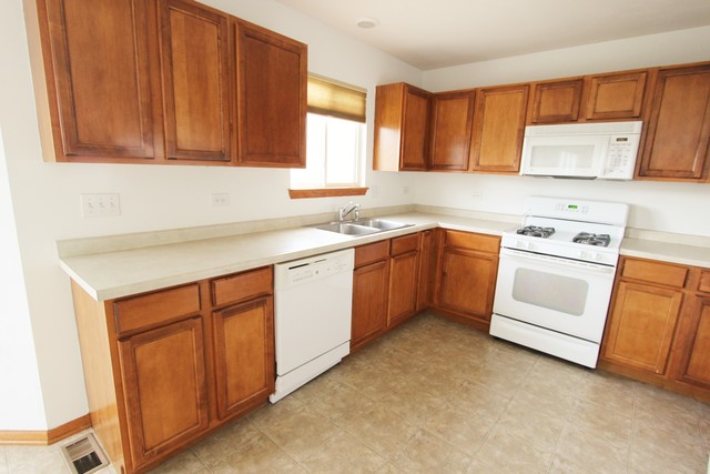 7428 Fordham Ln, Plainfield, IL 60586 photo 9