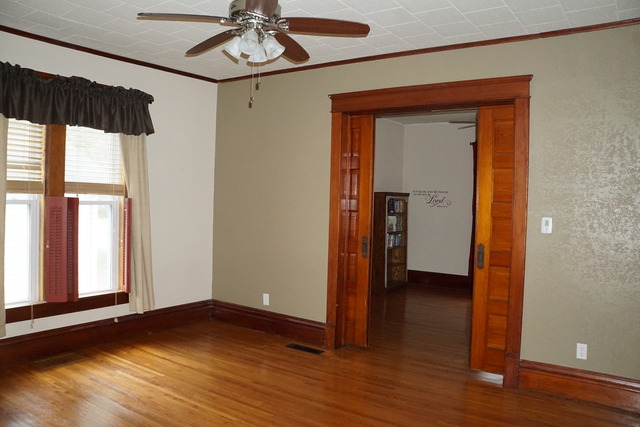 312 E 2nd St, Dixon, IL 61021 photo 2