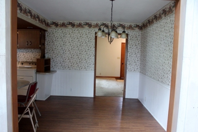 612 E Mann St, Gilman, IL 60938 photo 5
