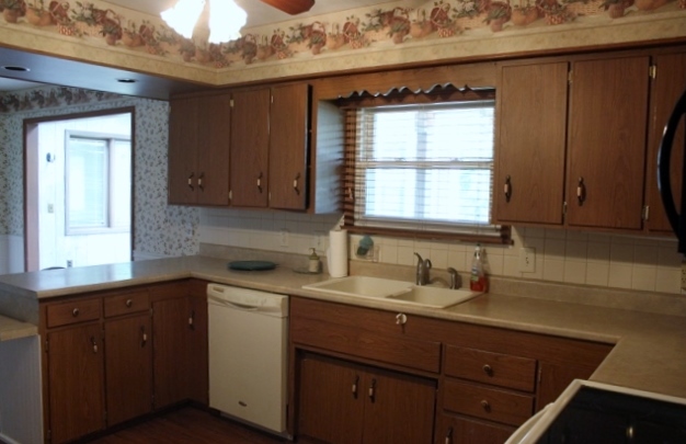 612 E Mann St, Gilman, IL 60938 photo 3